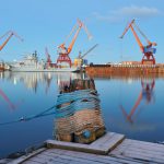 Göteborgs hamn med kranar
