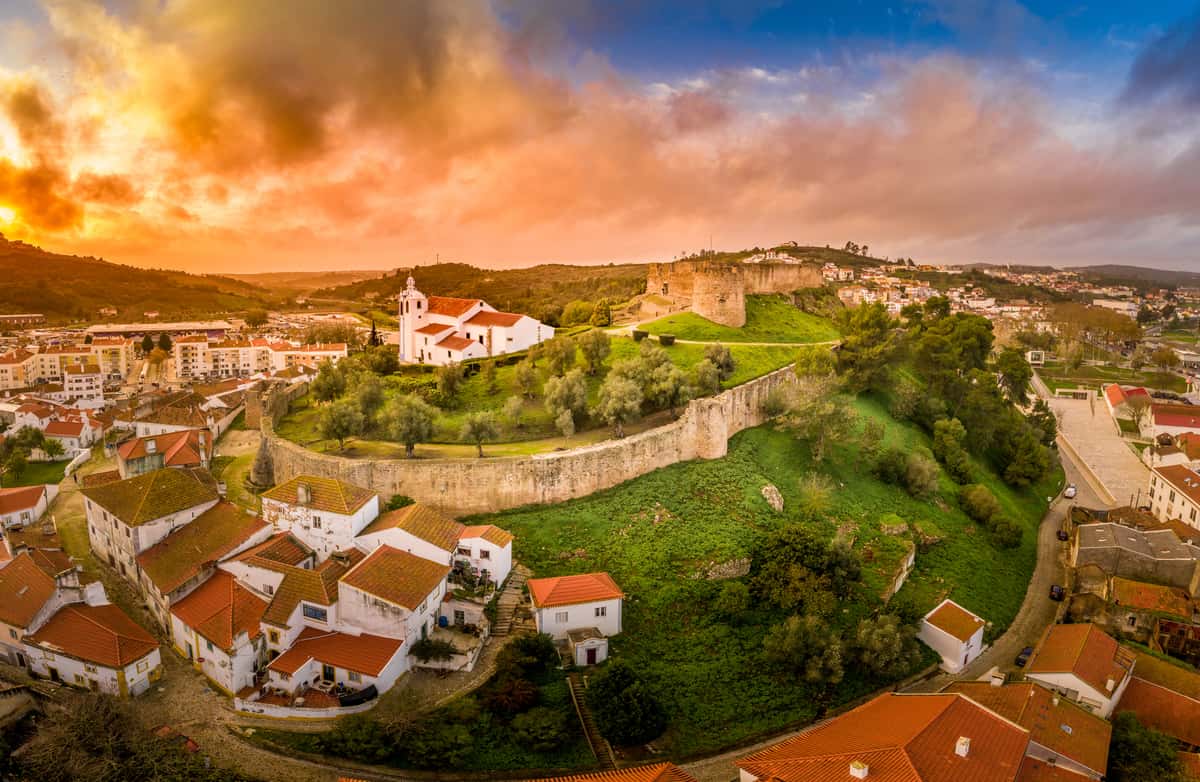 Vy över befästningarna i staden Torres Vedras, Portugal
