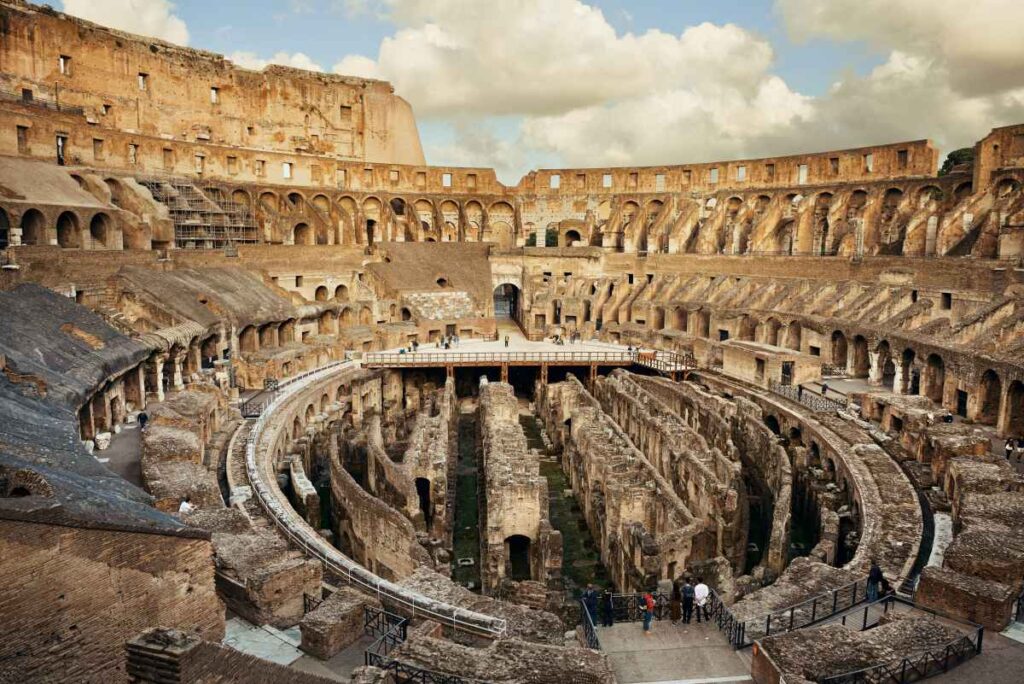 Interiör av Colosseum i Rom