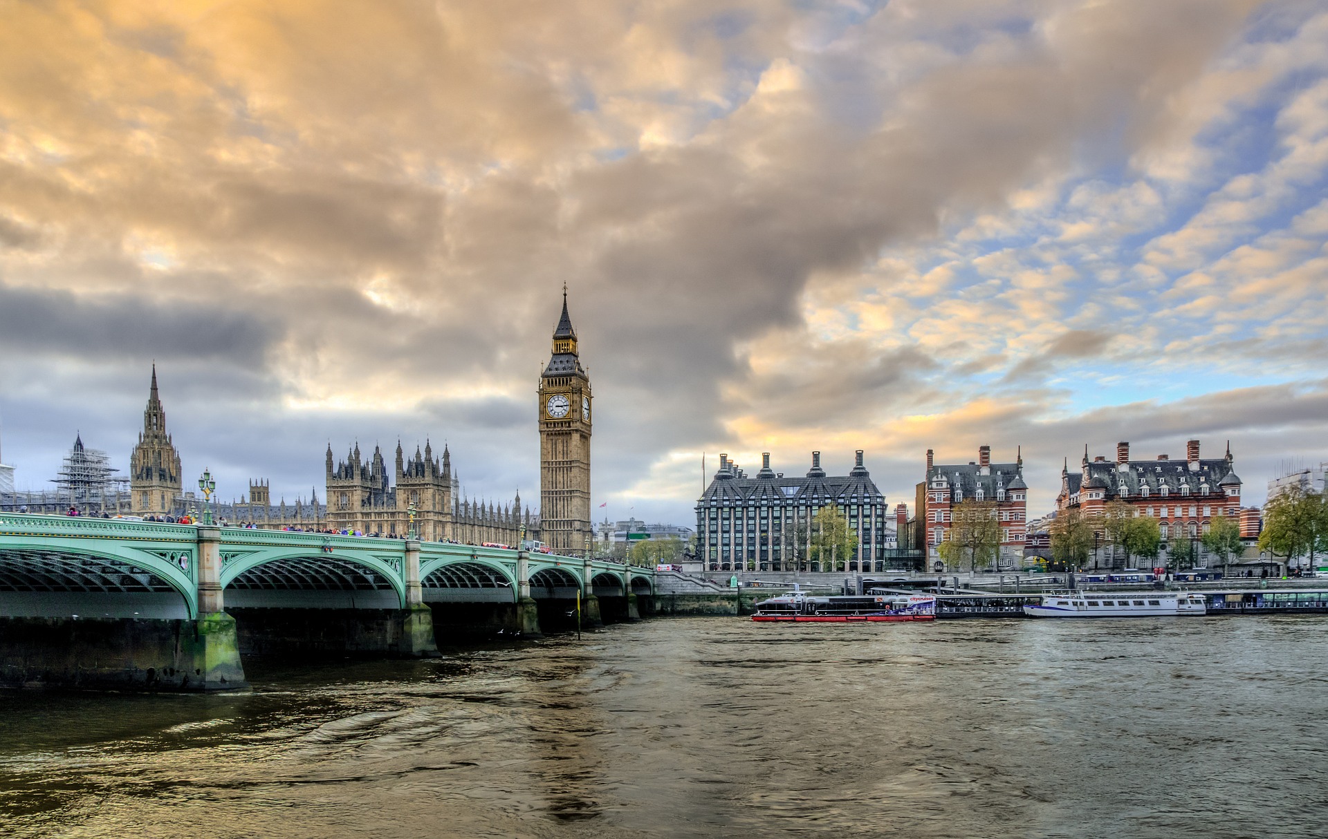 Vy över London med Themsen och Big Ben